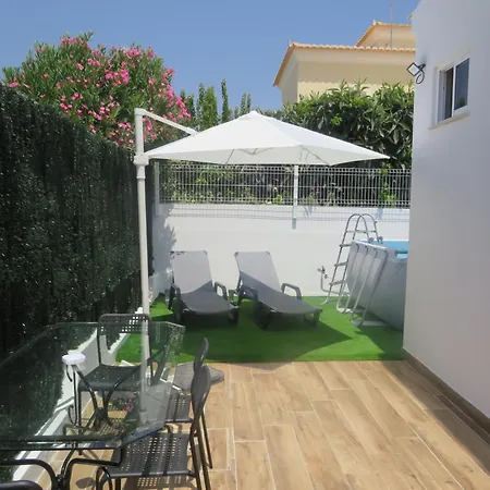 Moradia Geminada V2- Piscina Privada 度假居 *