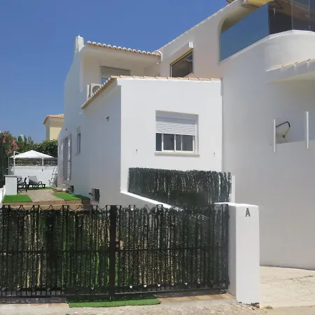 Holiday home Moradia Geminada V2- Piscina Privada Quarteira
